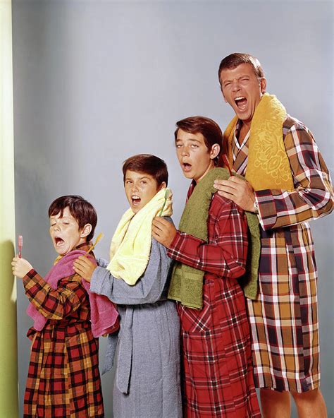 Robert Reed Barry Williams Christopher Knight And Mike Lookinland In The Brady Bunch 1969