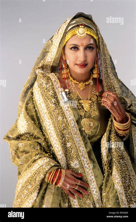 Kashmiri Bride In Wedding Marriage Dress Kashmir India Mr142 Stock