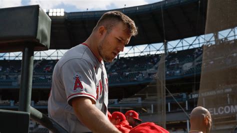 Angels Star Mike Trout Leaves Game Due To Right Calf Strain