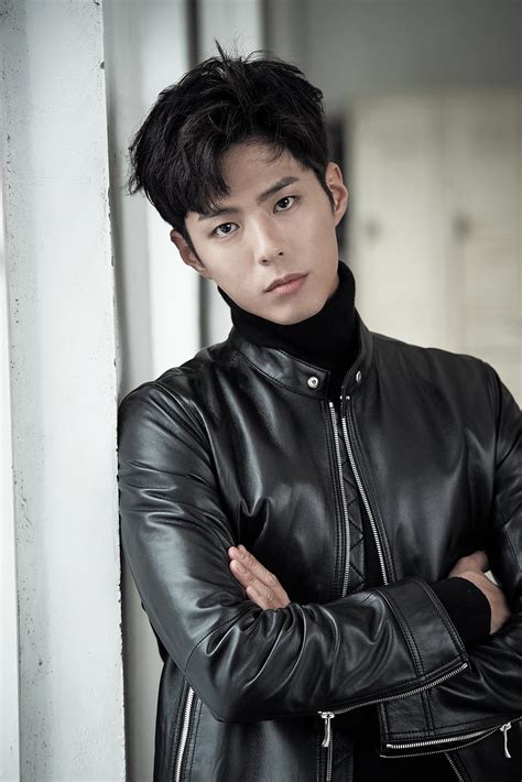 Annyeonghaseyo potret ganteng park bo gum dengan rambut panjangnya, yuk langsung aja tonton!! Get Some Fashion Ideas from Park Bo Gum in TNGT FW ...