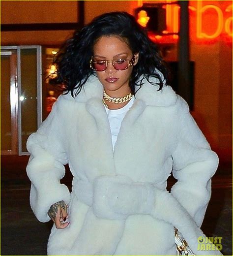 Rihanna Bundles Up In Fur Coat For Night Out In Chilly New York Photo