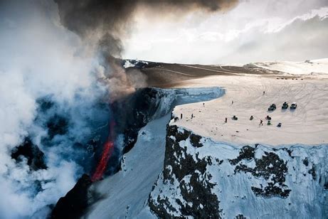 How many volcanoes are there in iceland? アイスランド火山観光：溶岩滝 | ナショナルジオグラフィック日本版サイト