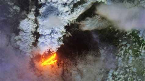 Satellites Track Glowing Lava From Mauna Loa Eruption Photos Space
