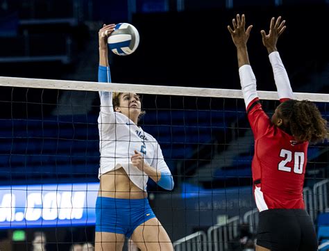 Womens Volleyball Sweeps Fairfield To Advance To Nd Round In Ncaa Tournament Daily Bruin