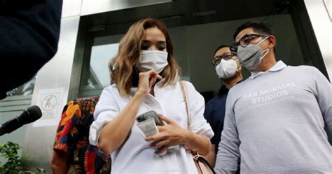 Meski sudah resmi berpisah, keduanya masih kerap terlihat bertemu dan menjalin komunikasi sebagai orangtua gempita nora marten. Dikabarkan Sudah Pulang Liburan, Rumah Gisel Masih Sepi : Okezone Celebrity