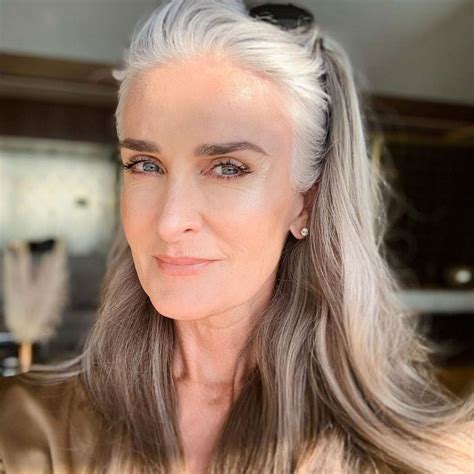 This 56 Year Old Model Looks A Decade Younger—here Are All Her Skincare Secrets Grey Hair