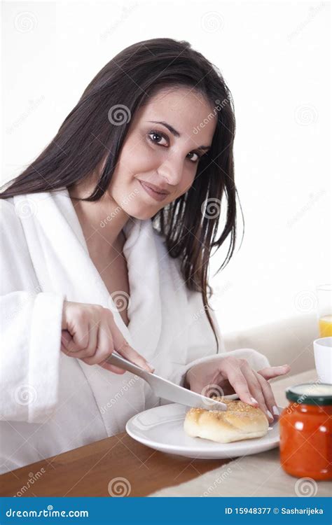 Brunette Sexy Prenant Le Petit Déjeuner Image stock Image du bagel