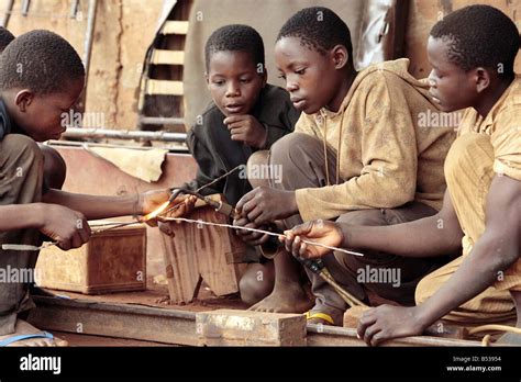 Africa Poverty Slavery Child Labour Slaves Children Work 2000s Immagini