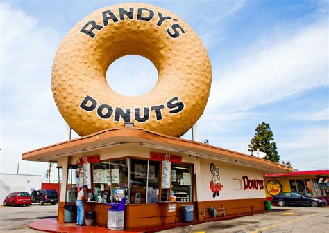 Randy S Donuts Plate 9 Randys Donuts Big Donuts Donut Shop