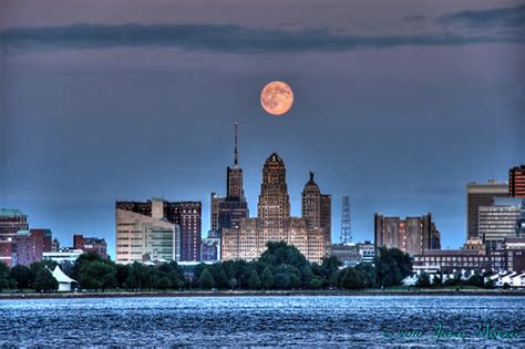 Downtown Buffalo Skyline Hdr 2 Full Moon Rising Over Buffa Flickr