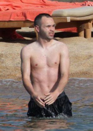Andrés Iniesta Height Weight Age Spouse Children Facts Biography
