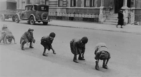 Mojarse en la calle · 2. Así jugaban los niños de antes cuando no existían ...