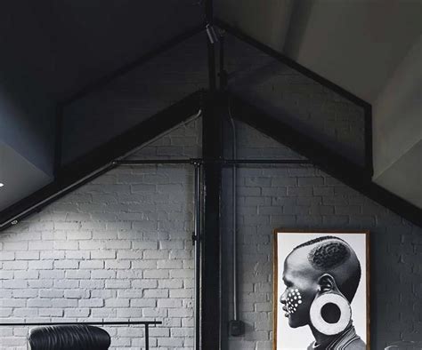 An Industrial Style Apartment With A Monochrome Palette In 2021