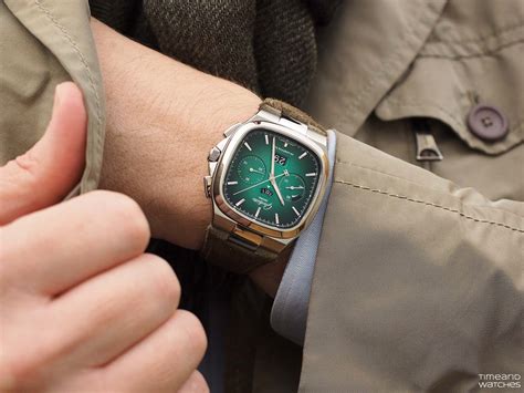 Hands On Review Glashütte Original Seventies Chronograph Panorama Date Green Dial Time And