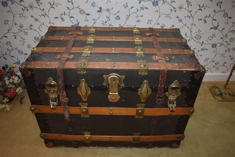 Lot Antique Steamer Trunk With Inside Tray