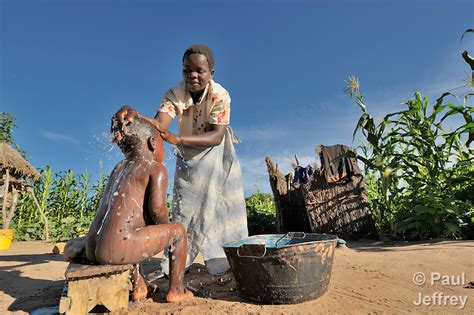 Malawi Bath Time Kairosphotos Images By Paul Jeffrey