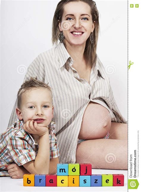 Momia Embarazada Con El Hijo Foto De Archivo Imagen De Embarazo Mama