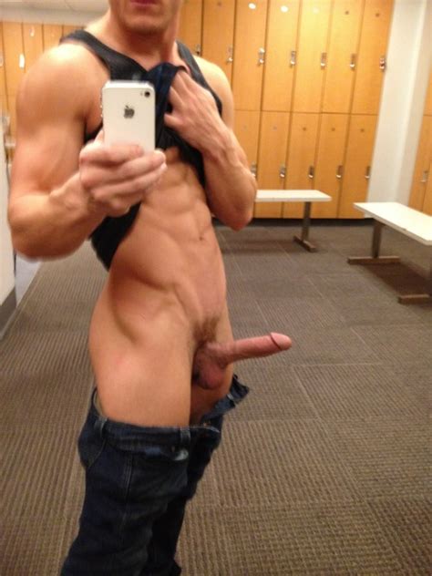 Straight Muscle Guy Naked Selfie Sexiezpicz Web Porn