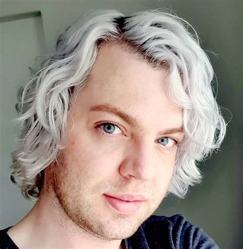 30 Cool Platinum Blonde Hairstyles For Men