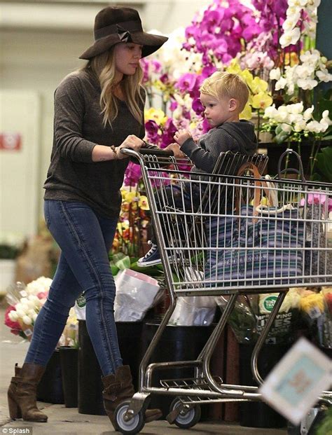 Hilary Duff Has Her Hands Full During Mother Son Outing The Duff Hilary Duff Hilary Duff Style