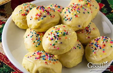 Just change the color of the icing and the sprinkles and you have. The Best Italian Anise Christmas Cookies - Best Recipes Ever