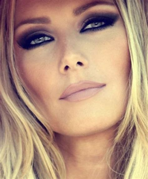 Soft and subtle makeup for pretty green eyes can help you achieve a sweet everyday look, or one that's a bit romantic. Makeup For Green Eyes Blonde Hair | Makeup | Pinterest ...