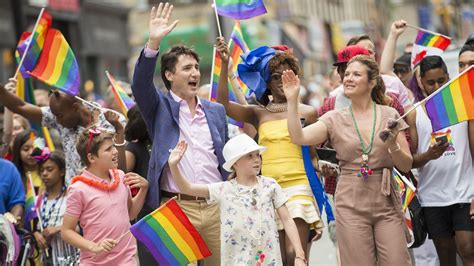 Video Canada Justin Trudeau Et Sa Famille Participent La Gay Pride De Toronto