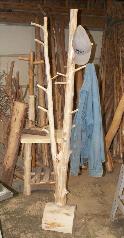 Jacken, mäntel, mützen, schuhe, taschen, schirme. Garderobenständer Aus Baumstamm Selbst Bauen : 24 ...