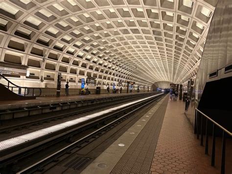 Pentagon City Metro Station 41 Photos And 44 Reviews 1250 South Hayes