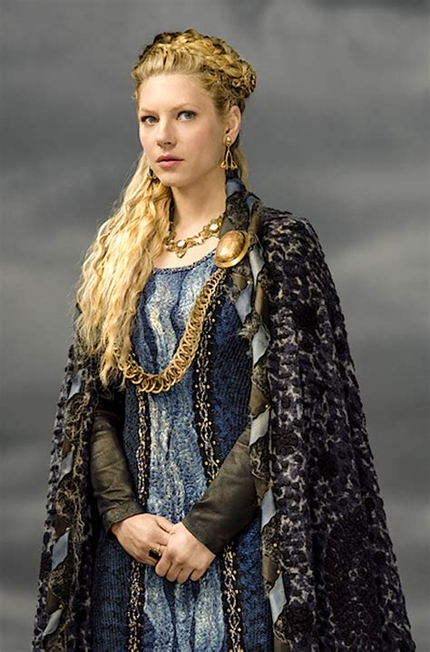 Století vydávali na loupeživé výpravy do jižní a západní evropy. Katheryn Winnick as Lagertha in "Vikings" (2013 ...