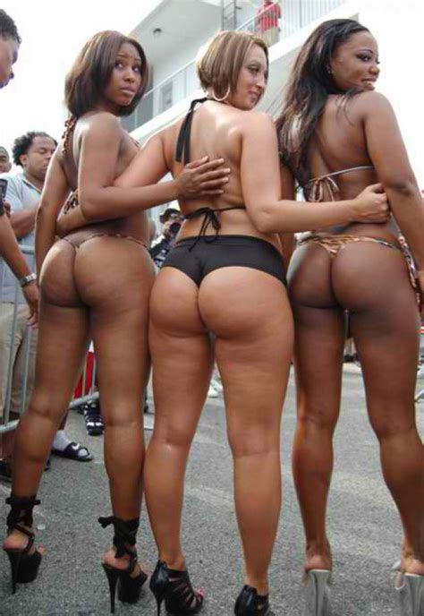Pretty Naked Butts
