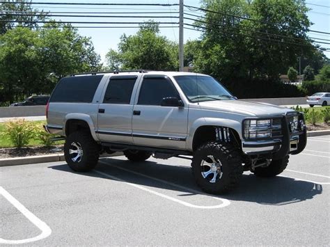 Lifted Chevy Chevy Pickups Lifted Trucks Chevrolet Suburban