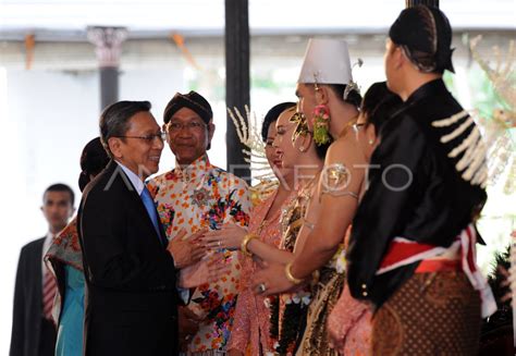Hadiri Pernikahan Putri Sultan Antara Foto