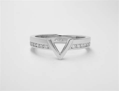 18 Stone Brilliant Cut Shaped Wedding Ring