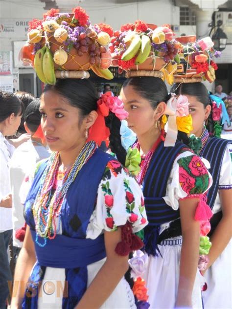 Tradicional Desfile De Aguadoras En Uruapan Diario Visión