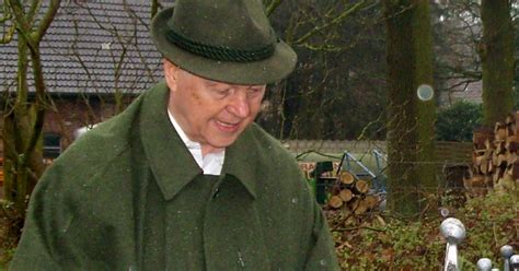 Inshe joined the federal cabinet, first as minister of family affairs and youth and. Burgdorf an der Aue: Die Moorautobahn