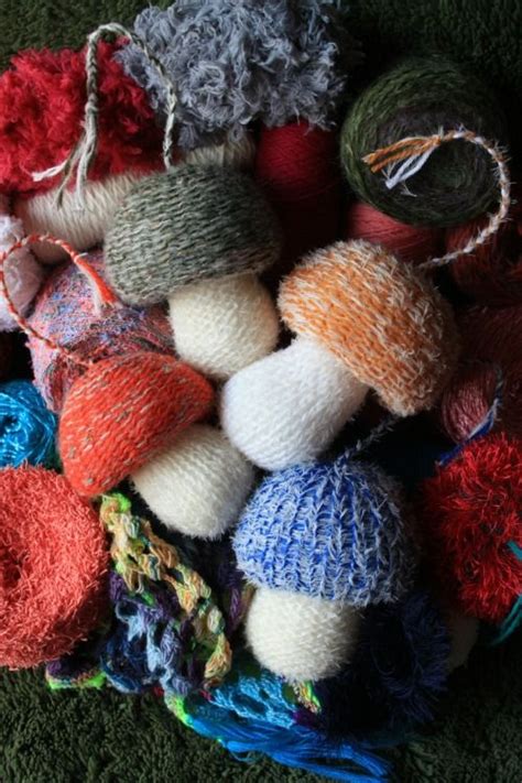 I love knitting up these diy knit christmas wreaths on my knitting machines! niimarusangow: "2014年 編みきのこ ワークショップ可 " (With images ...
