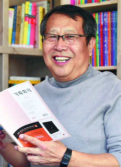 유머 최근 소장(투스타)에서 중위로 강등된 미국장군 (23). "광고 없어도 굴러가는 잡지 만들고 싶어"-국민일보