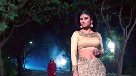 Naagin Actress Mouni Roy Hottest Photos Reveals Her Sexy Abs