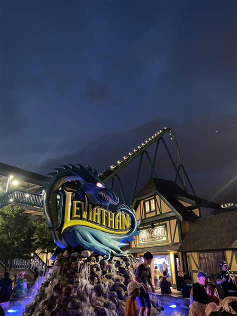 Leviathan Canadas Wonderland Is A Must Ride At Night This Photo Is