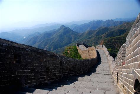 So the chinese for the great wall, cháng chéng, means long city. 世界遺産－万里の長城