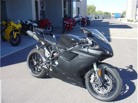 Launched in 2010, it was £700 less than the stock 848, despite sharing the same 849cc engine, steel trellis frame and high quality. Ducati Ducati Superbike 848 Evo Dark - Moto.ZombDrive.COM