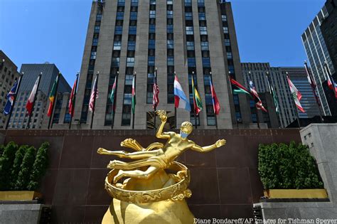 Photos Rockefeller Centers Famous Statues Get Masked Untapped New York