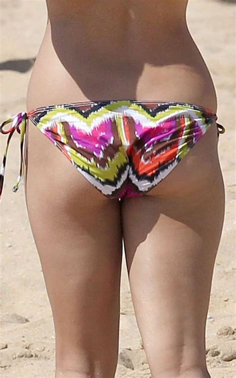 Actress Bitesvanessa Hudgens Hawaiian Bikini Beach Malfunction Actress Photos