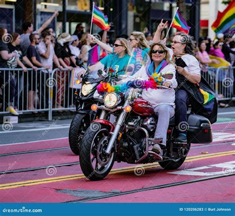 Gay Pride Parade In San Francisco Dykes On Bikes Lead The Para