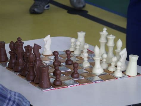 Chocolate Chess Pieces Are Edible And The Chessboard Too Chess