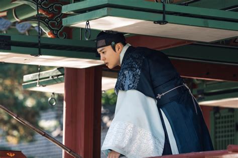 K Drama Missing Crown Prince Exos Suho Hong Ye Ji Get Caught Up In