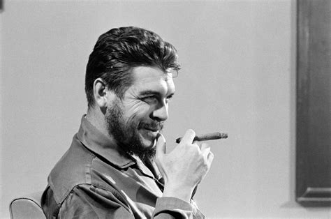 One who risks his skin to prove his truths.. Fotógrafo que retrató al Che Guevara regresa a Cuba para ...