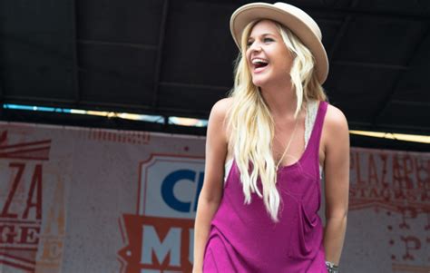 Tune In Kelsea Ballerini Makes Co Hosting Debut Tonight Country