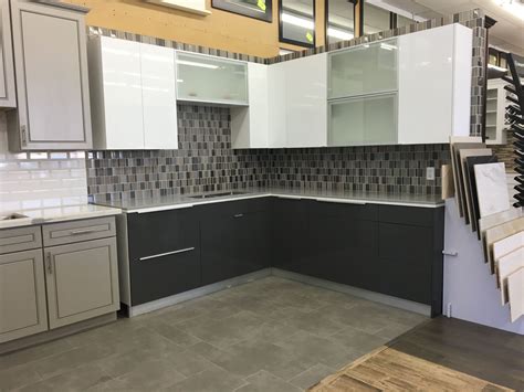 71 most ideas high gloss kitchen cabinets rustic cabinet doors. Beautiful modern kitchen built with high gloss white flat ...